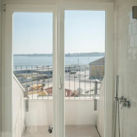 Alfama Golden View By Homing *